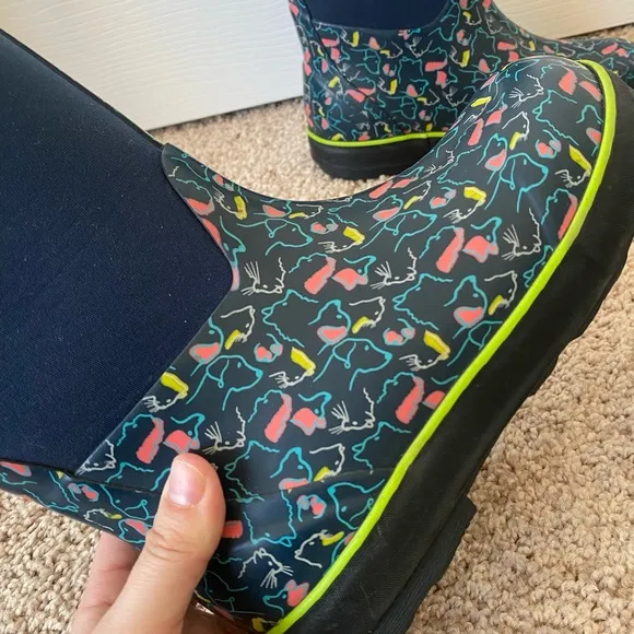 BOGS bloom kids classic ll pets print youth size‎ 2