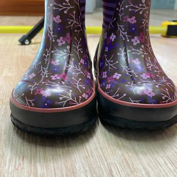 Bogs Little Girls Purple Flower Striped Waterproof Boots Size EU 25 US Kids 9