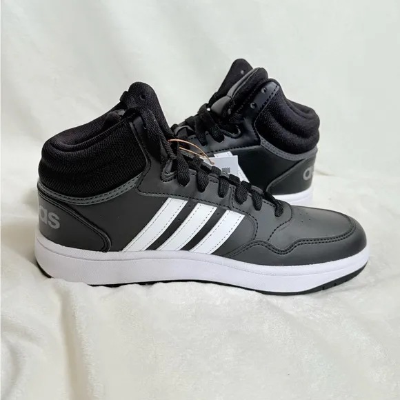 BOYS' ADIDAS HOOPS MID 3.0 Basketball SNEAKERS US size 4 Black/White