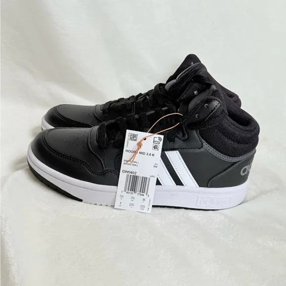 BOYS' ADIDAS HOOPS MID 3.0 Basketball SNEAKERS US size 4 Black/White