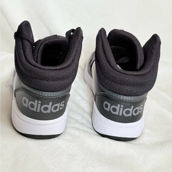 BOYS' ADIDAS HOOPS MID 3.0 Basketball SNEAKERS US size 4 Black/White