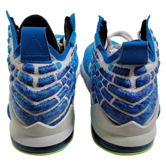 Boys basketball shoes Nike Lebron 17 Size 7Y
