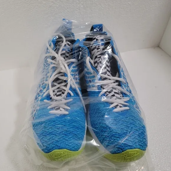 Boys basketball shoes Nike Lebron 17 Size 7Y