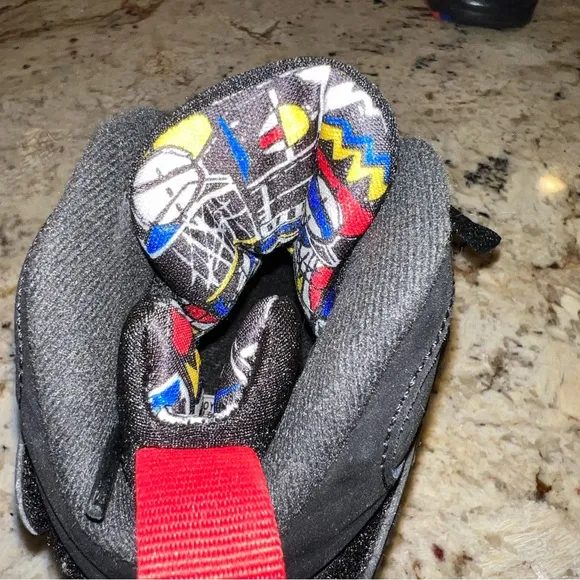 Boys’ Nike Air Jordan 8 Retro Basketball Sneakers size 5.5
