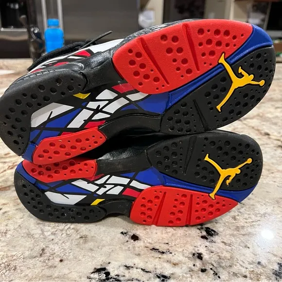 Boys’ Nike Air Jordan 8 Retro Basketball Sneakers size 5.5
