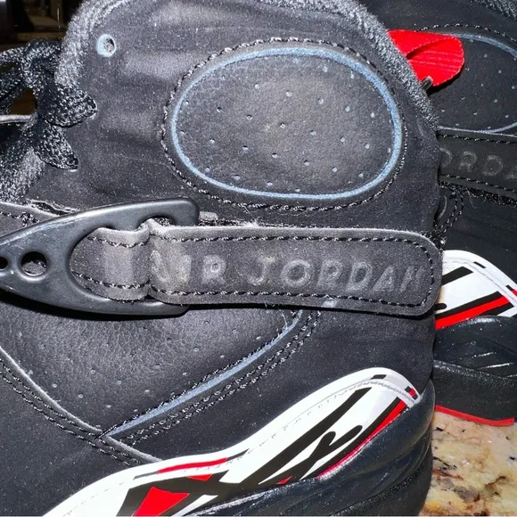 Boys’ Nike Air Jordan 8 Retro Basketball Sneakers size 5.5