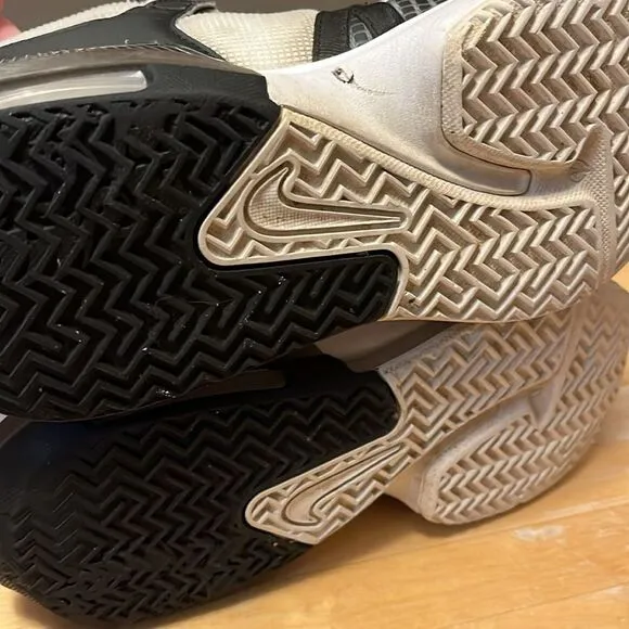 Boys' Nike Big Kid Lebron Witness VII Basketball Shoes Youth 4.5Y see photos