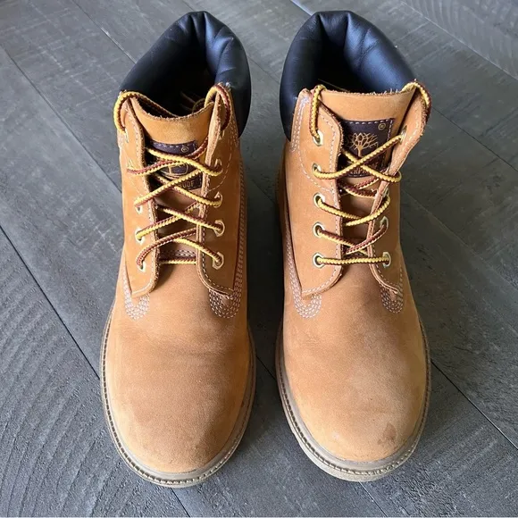 BOYS' TIMBERLAND 10760 6 INCH CLASSIC WATEPROOF BOOTS SIZE 2.5