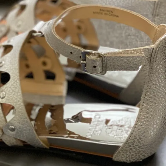 BRAND NEW!!! Size 6 Vince Camuto Sandals