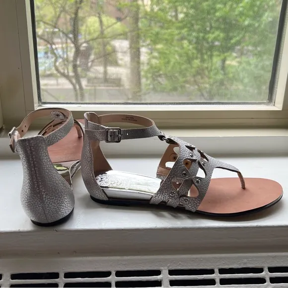 BRAND NEW!!! Size 6 Vince Camuto Sandals