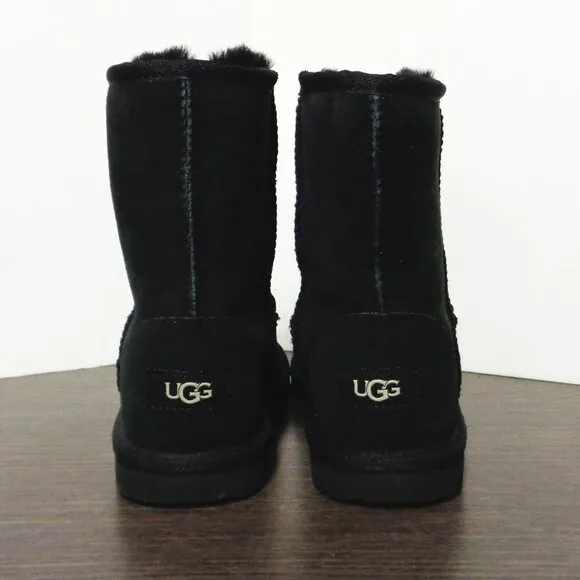 Brand New UGG Kids' Classic II boots. Size:4. Black. New In Box. 1017703K F53