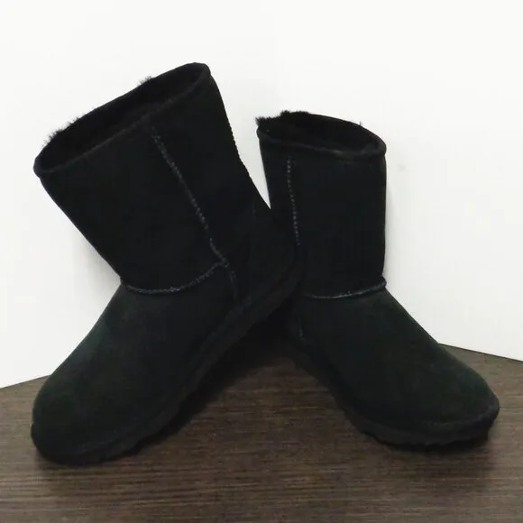 Brand New UGG Kids' Classic II boots. Size:4. Black. New In Box. 1017703K F53
