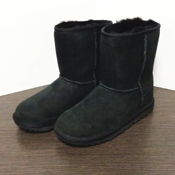 Brand New UGG Kids' Classic II boots. Size:4. Black. New In Box. 1017703K F53