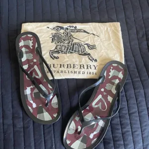 Burberry Black and Maroon Flip Flop Sandals