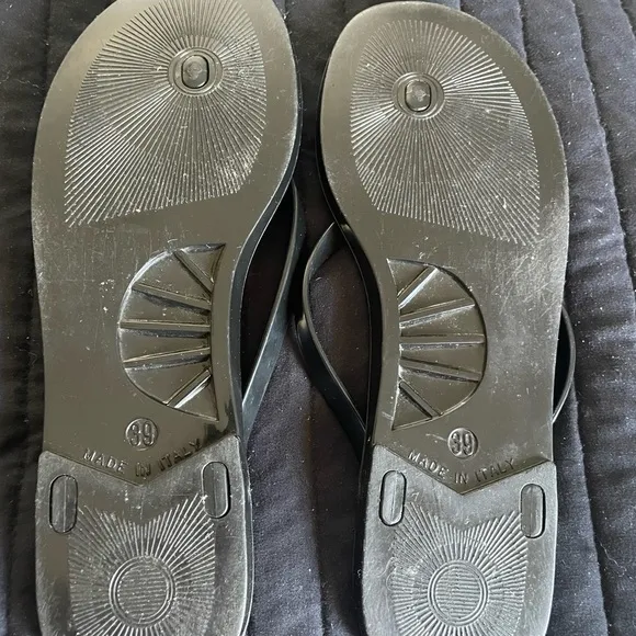 Burberry Black and Maroon Flip Flop Sandals
