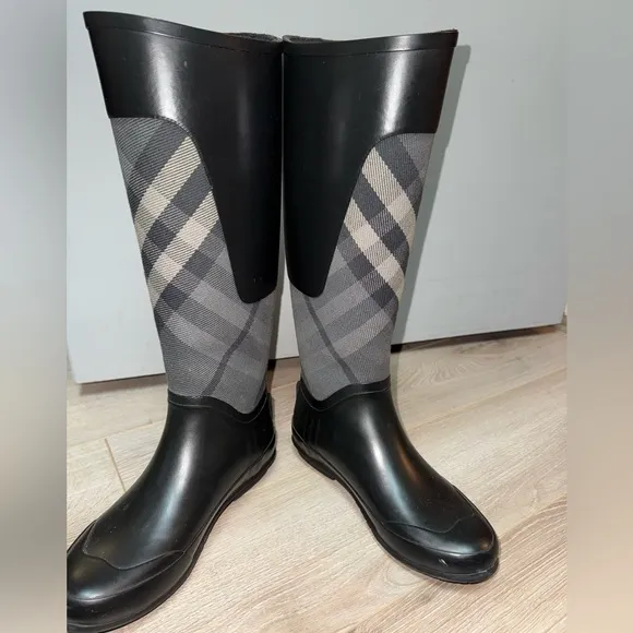 Burberry checkered Rain Boots Size 35 eu (5 US)