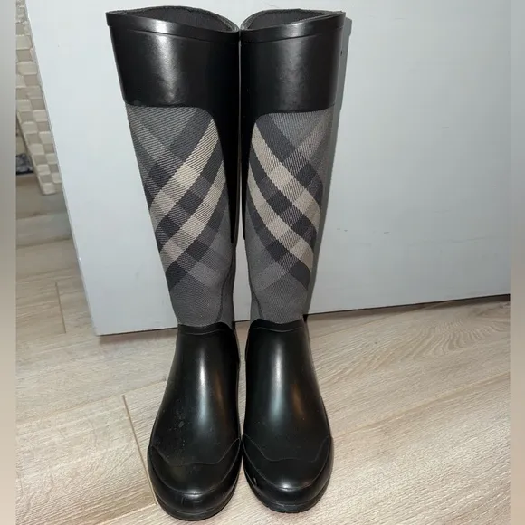 Burberry checkered Rain Boots Size 35 eu (5 US)