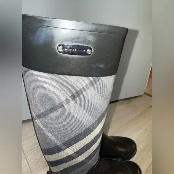 Burberry checkered Rain Boots Size 35 eu (5 US)