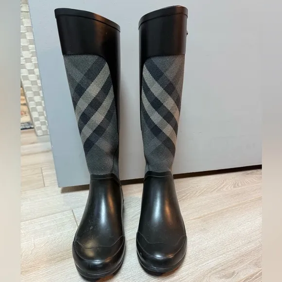 Burberry checkered Rain Boots Size 35 eu (5 US)