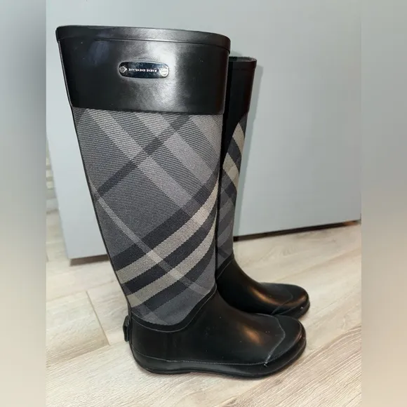 Burberry checkered Rain Boots Size 35 eu (5 US)
