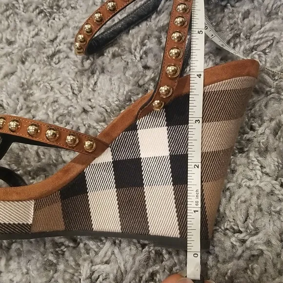 🔥🔥Burberry Nova Check Studded Wedge Sandals🔥🔥