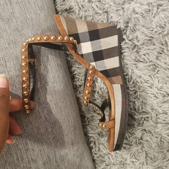 🔥🔥Burberry Nova Check Studded Wedge Sandals🔥🔥