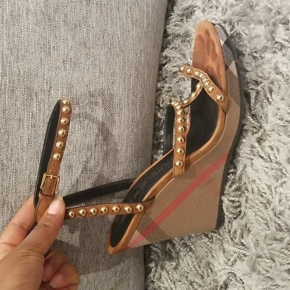 🔥🔥Burberry Nova Check Studded Wedge Sandals🔥🔥