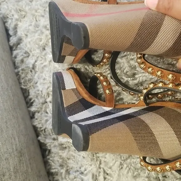 🔥🔥Burberry Nova Check Studded Wedge Sandals🔥🔥