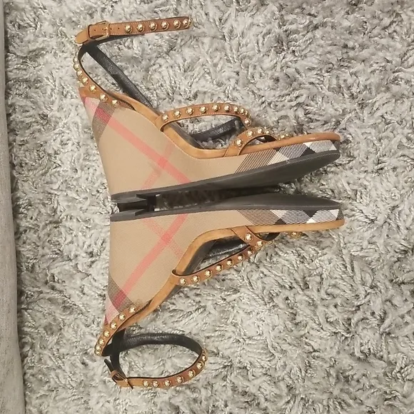 🔥🔥Burberry Nova Check Studded Wedge Sandals🔥🔥