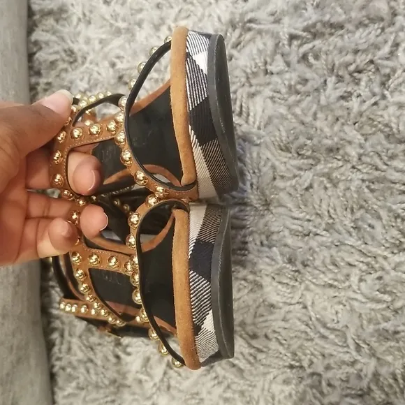 🔥🔥Burberry Nova Check Studded Wedge Sandals🔥🔥