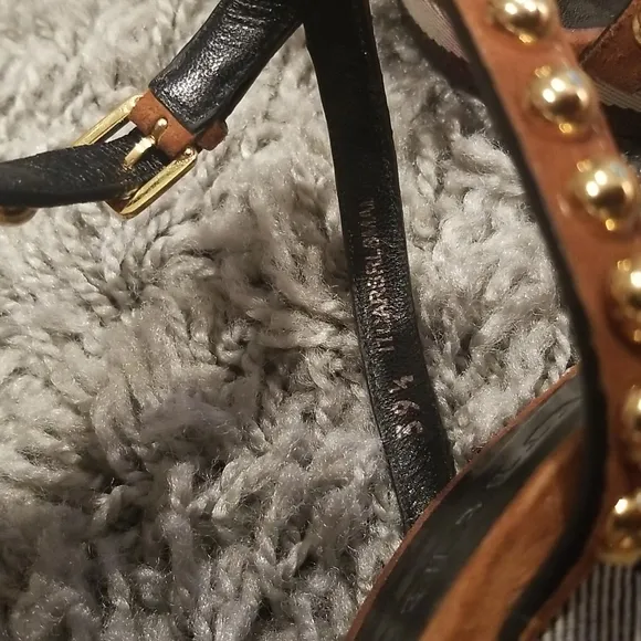 🔥🔥Burberry Nova Check Studded Wedge Sandals🔥🔥