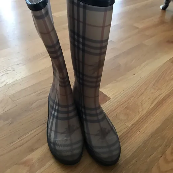 BURBERRY Rain boots- classic Authentic