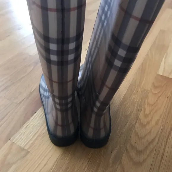BURBERRY Rain boots- classic Authentic