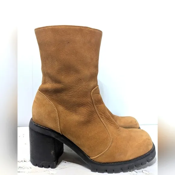 Canyon River Blues Heeled Boots in Tan size 6 Vintage Chunky Midcalf Y2K Boho