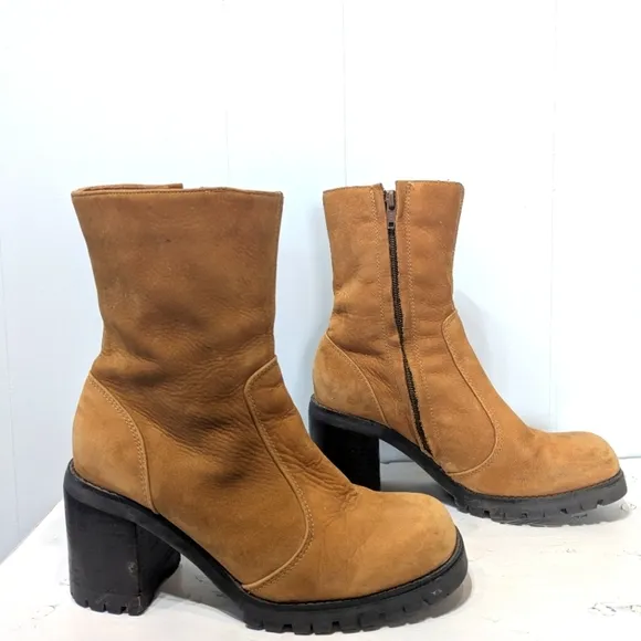 Canyon River Blues Heeled Boots in Tan size 6 Vintage Chunky Midcalf Y2K Boho