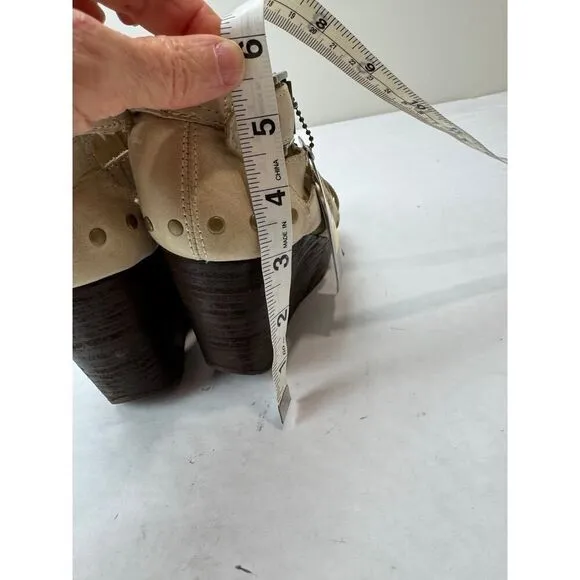 CAT Caterpillar Beige Tan Distressed Leather Stretch Leather Sandals - Size 5