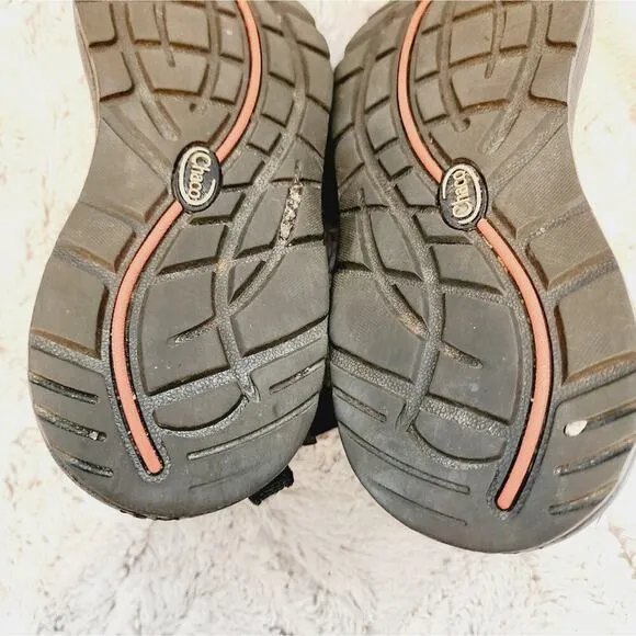 CHACOS STRAPPY SANDALS SIZE 8
