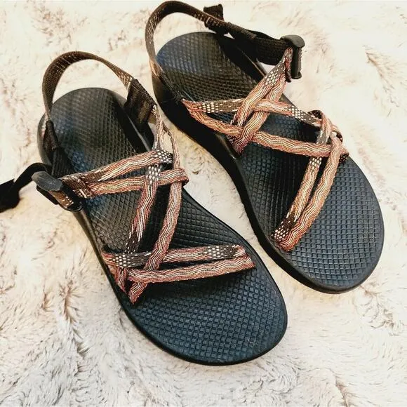 CHACOS STRAPPY SANDALS SIZE 8