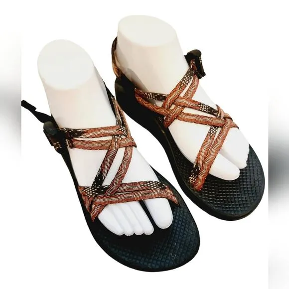 CHACOS STRAPPY SANDALS SIZE 8