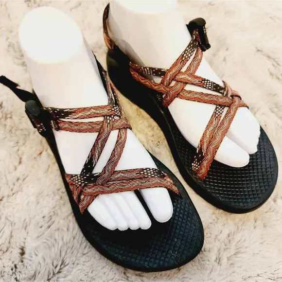 CHACOS STRAPPY SANDALS SIZE 8