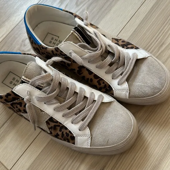 Cheetah/blue sneakers