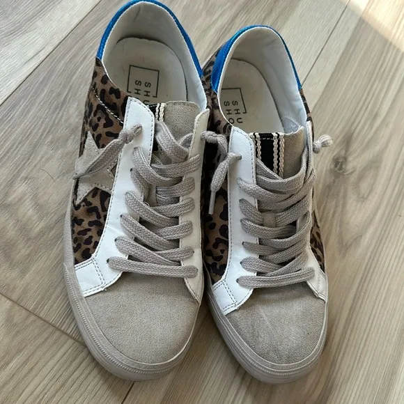 Cheetah/blue sneakers