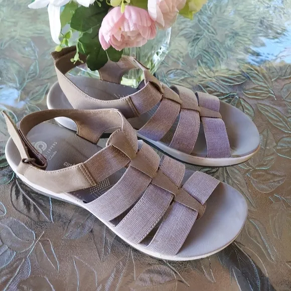 Clarks Gray/white woman's sandals. Size 8M. Comfortable Summer Vacation Gift Sof