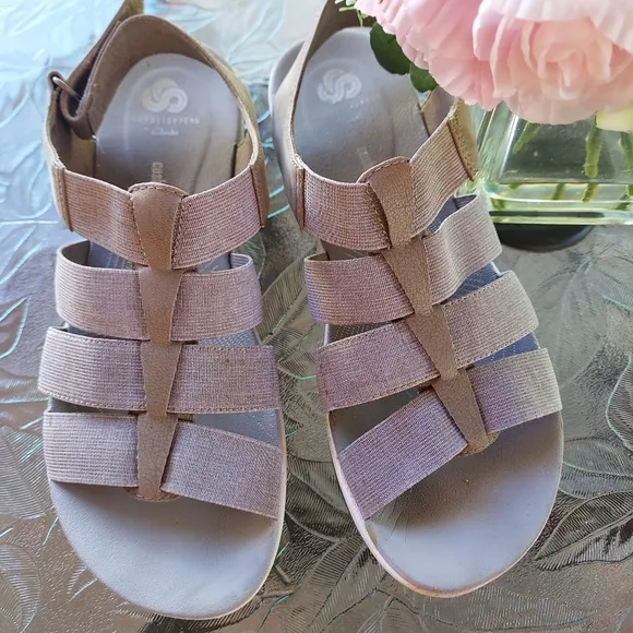 Clarks Gray/white woman's sandals. Size 8M. Comfortable Summer Vacation Gift Sof
