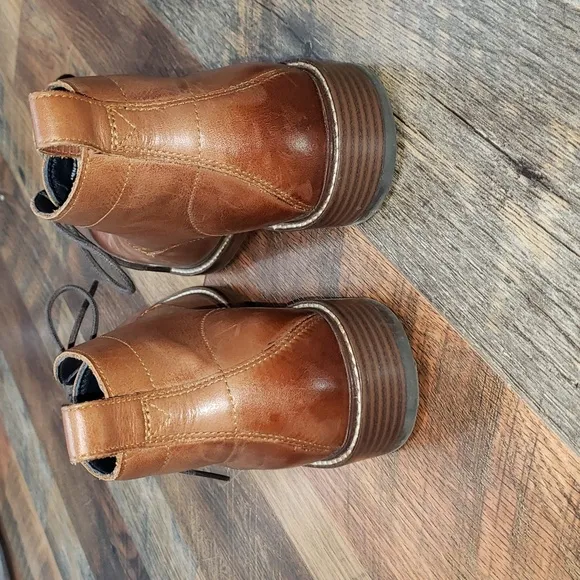 Cole Haan Kennedy Grand Chukka Waterproof Boots in Brown Leather, Size 7.5