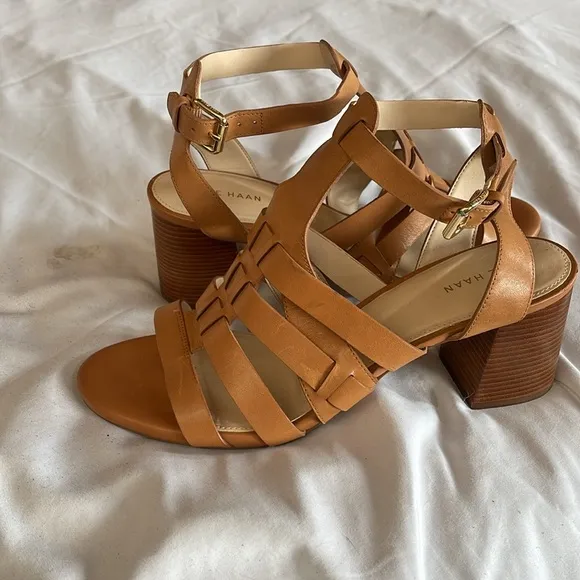 Cole Haan Tan Beige Leather Sandals w Heels. EUC