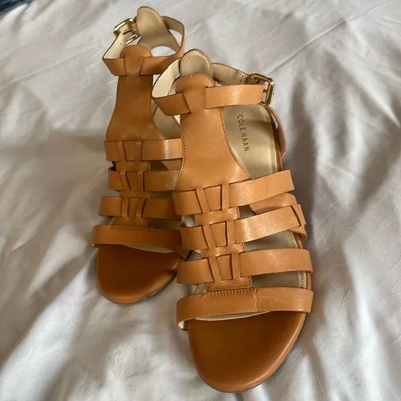 Cole Haan Tan Beige Leather Sandals w Heels. EUC