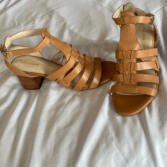 Cole Haan Tan Beige Leather Sandals w Heels. EUC
