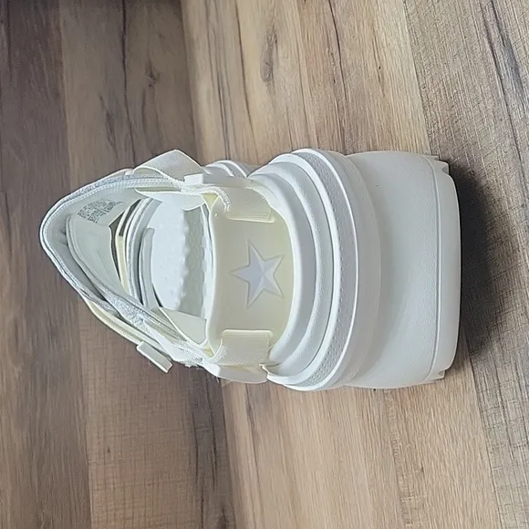 Converse shoes sandals BRAND NEW size women's 7,0 - 8,0.