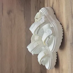 Converse shoes sandals BRAND NEW size women's 7,0 - 8,0.